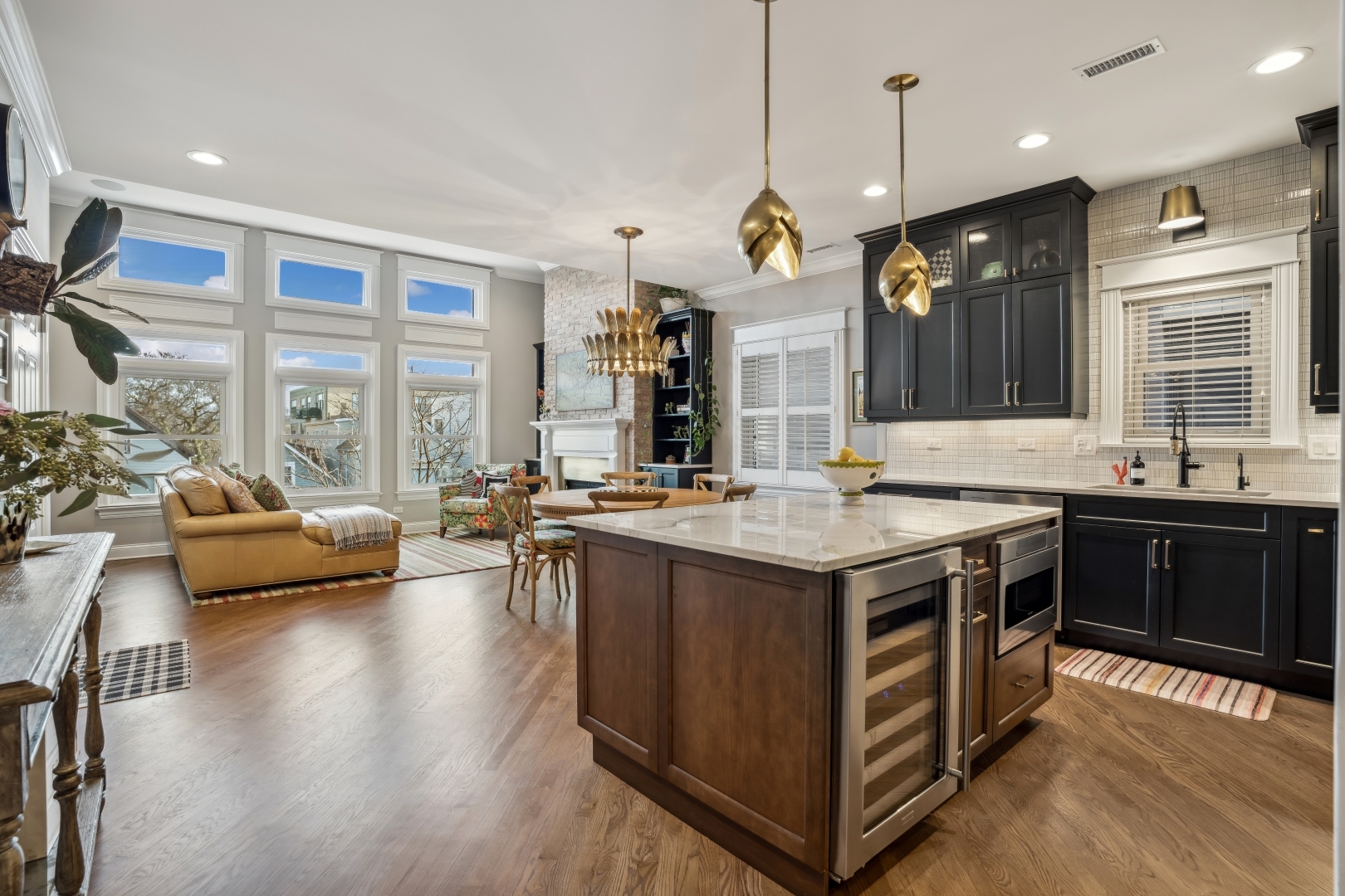 2530 N ASHLAND Avenue Unit: 3S