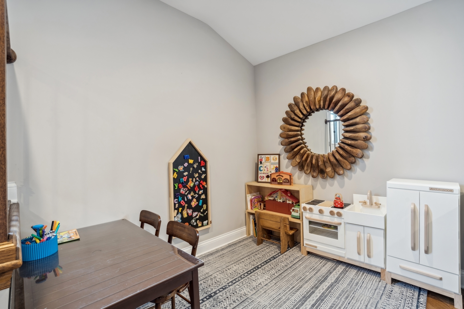 2530 N ASHLAND Avenue Unit: 3S