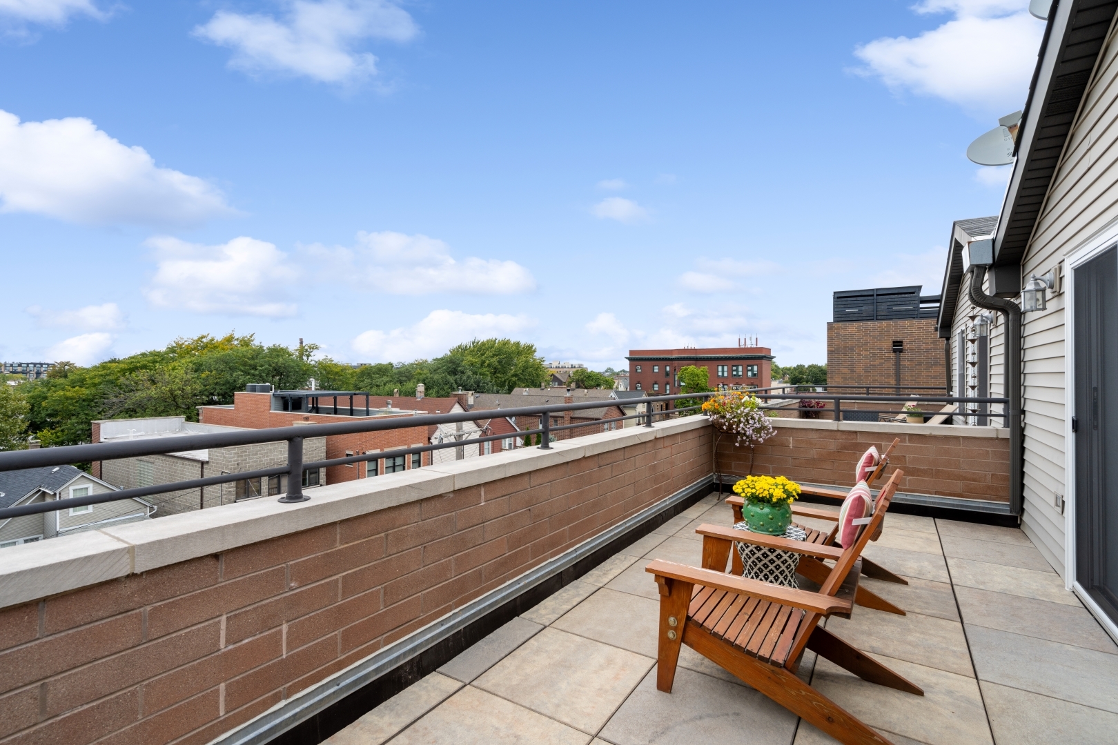 2530 N ASHLAND Avenue Unit: 3S