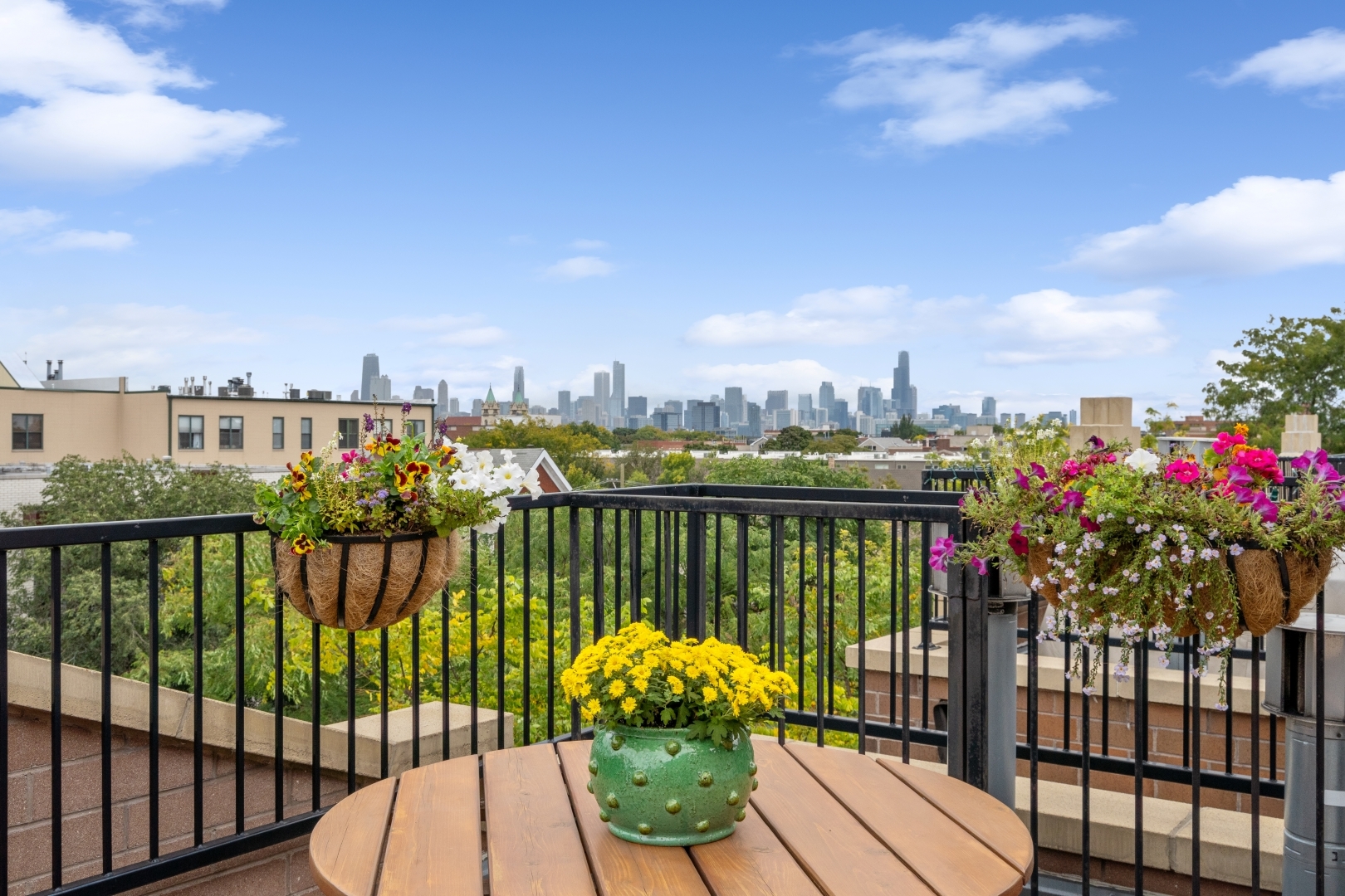 2530 N ASHLAND Avenue Unit: 3S