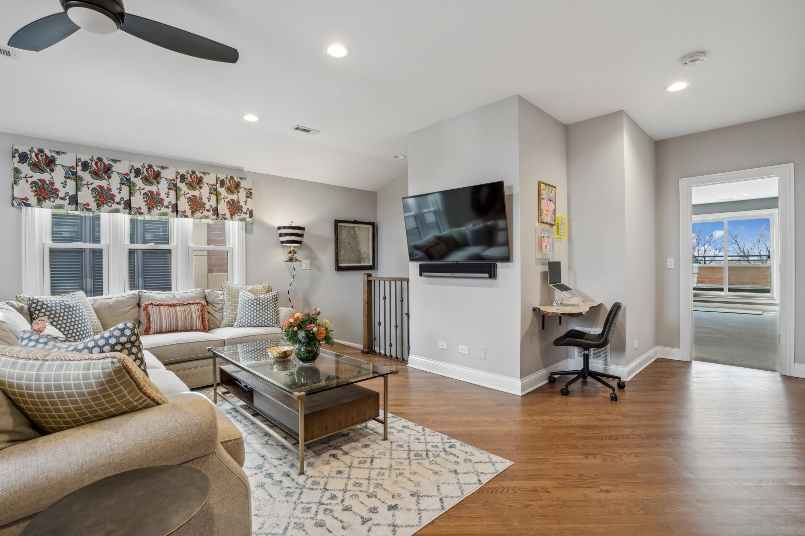 2530 N ASHLAND Avenue Unit: 3S