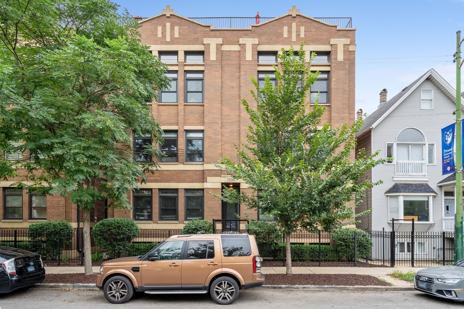 2530 N ASHLAND Avenue Unit: 3S
