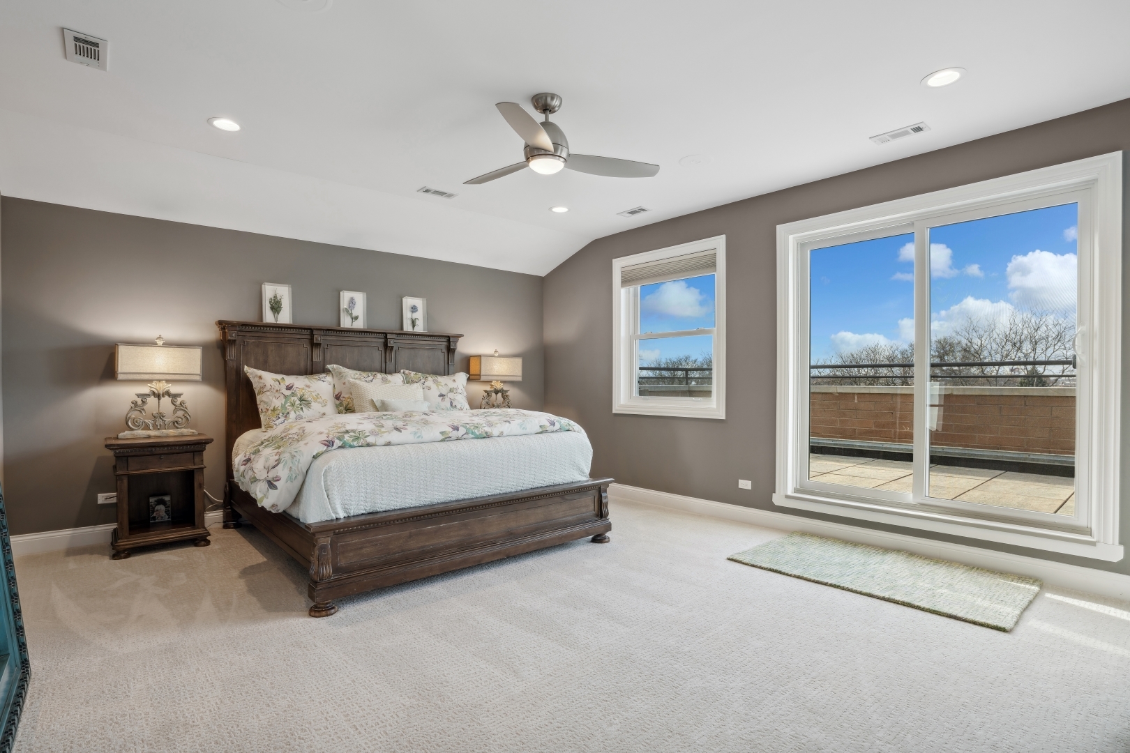 2530 N ASHLAND Avenue Unit: 3S