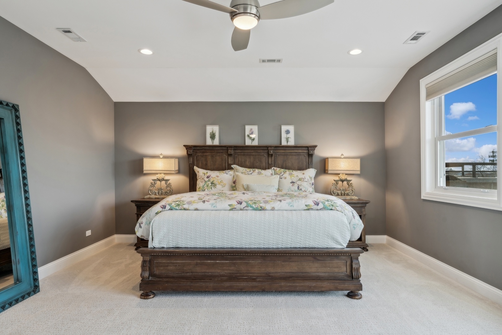 2530 N ASHLAND Avenue Unit: 3S