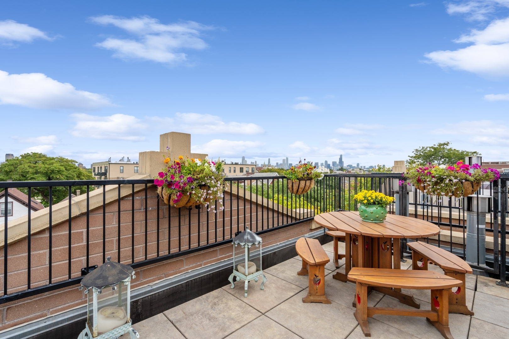 2530 N ASHLAND Avenue Unit: 3S