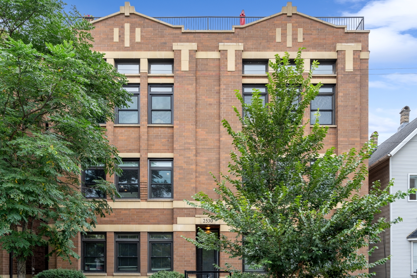 2530 N ASHLAND Avenue Unit: 3S