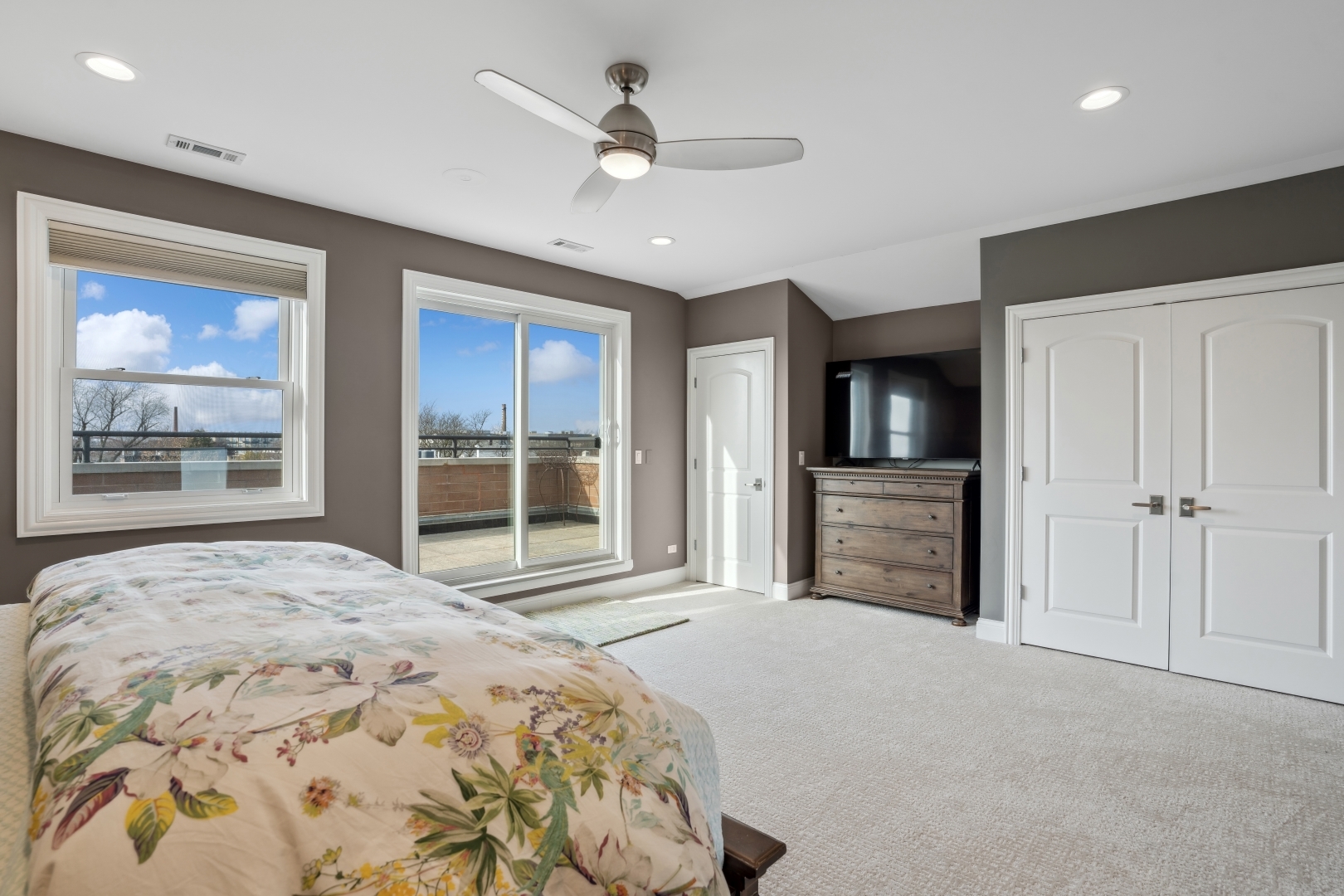 2530 N ASHLAND Avenue Unit: 3S