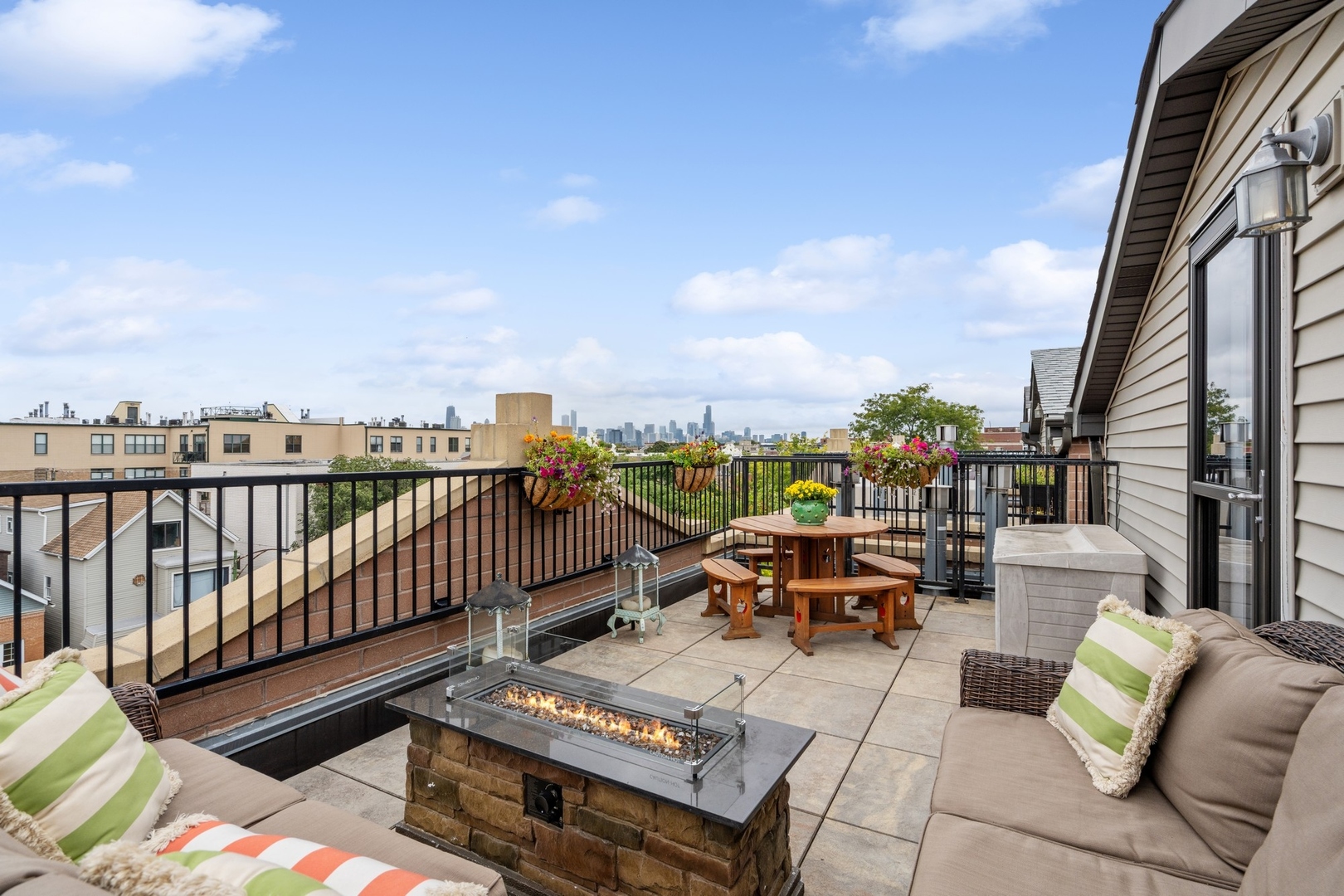 2530 N ASHLAND Avenue Unit: 3S