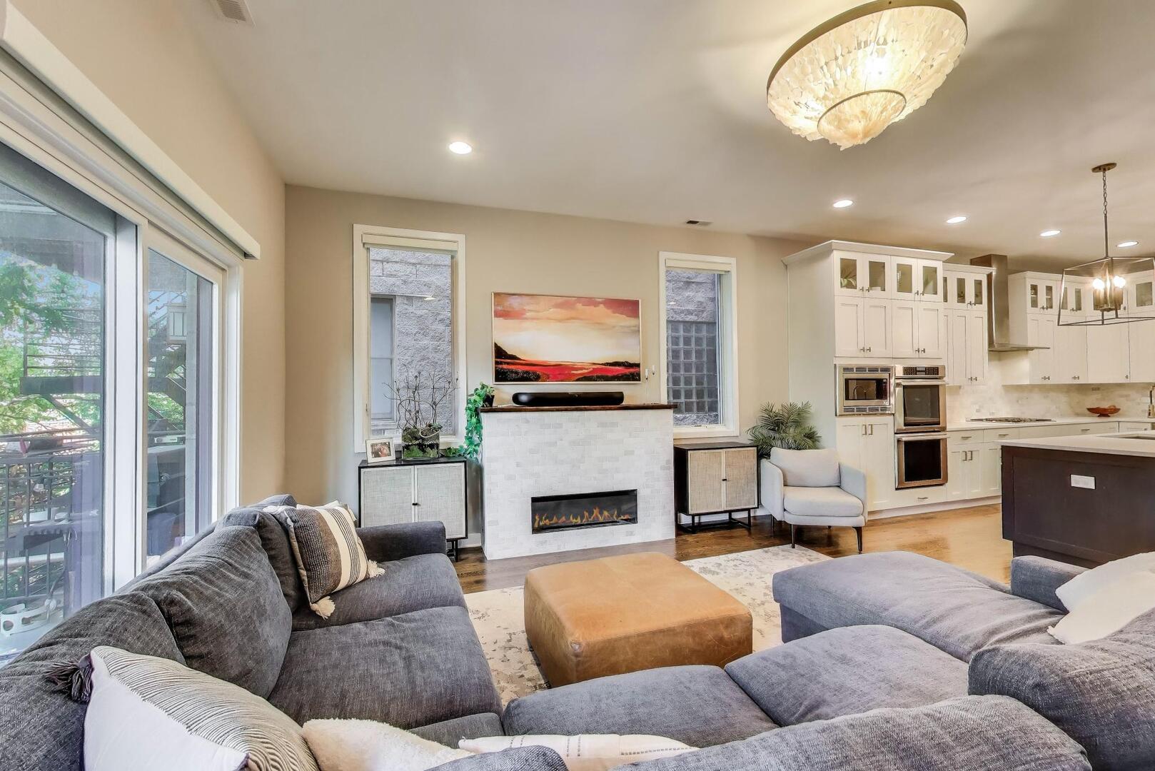 926 N Honore Street Unit: 2