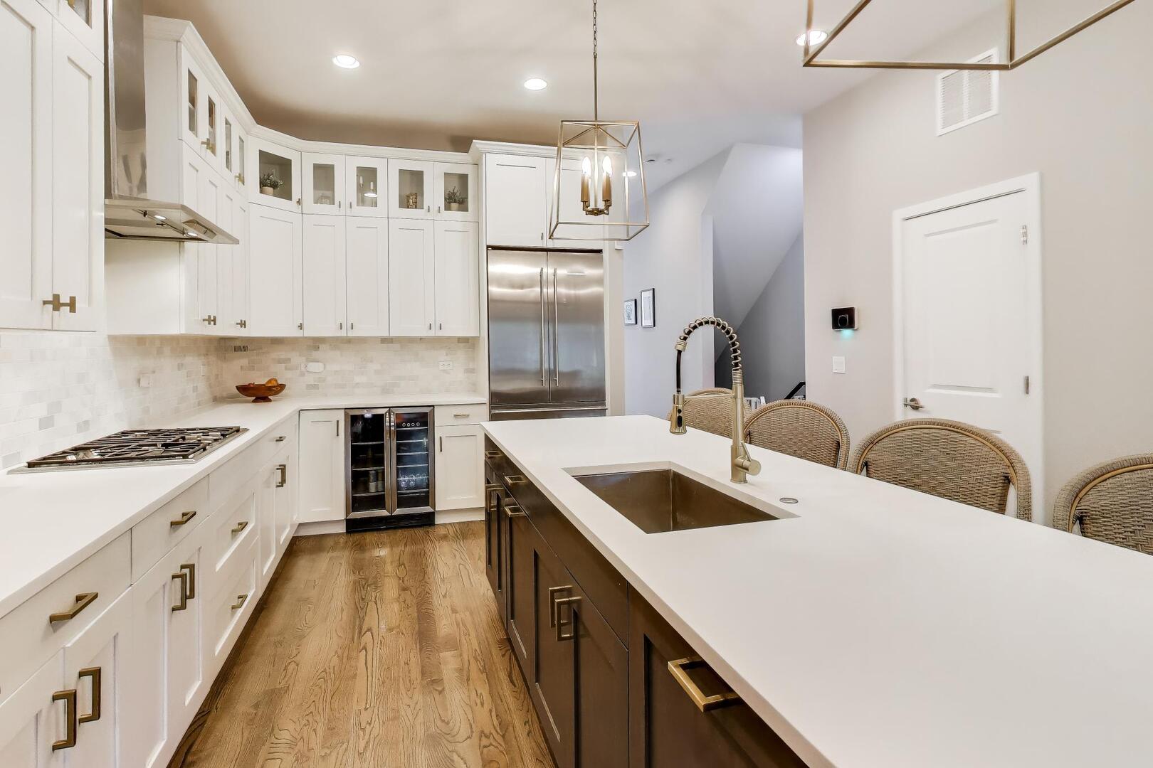 926 N Honore Street Unit: 2