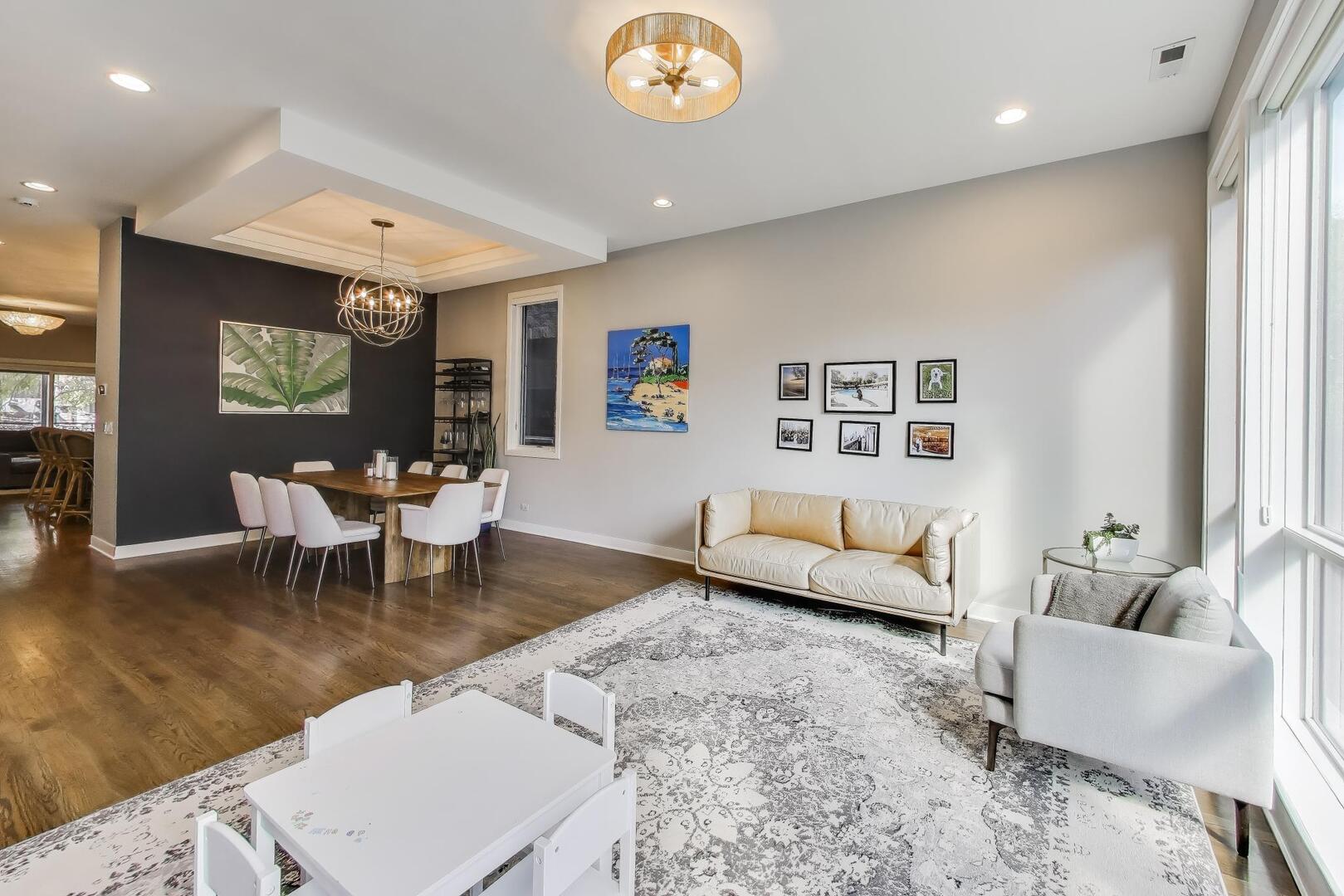 926 N Honore Street Unit: 2