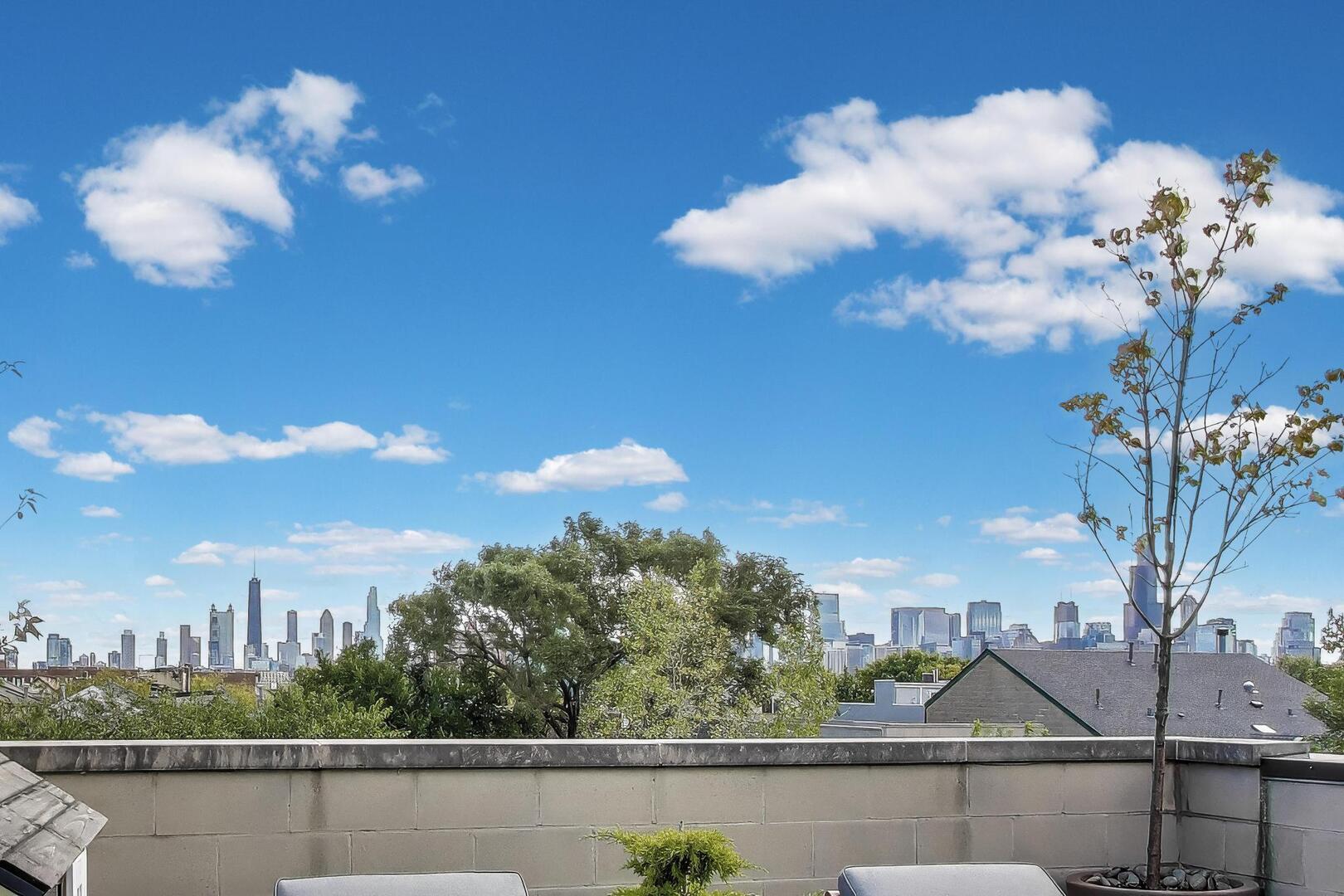 926 N Honore Street Unit: 2