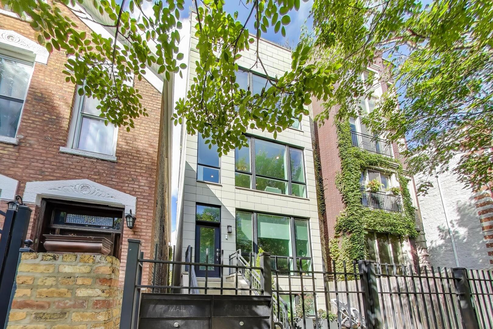 926 N Honore Street Unit: 2