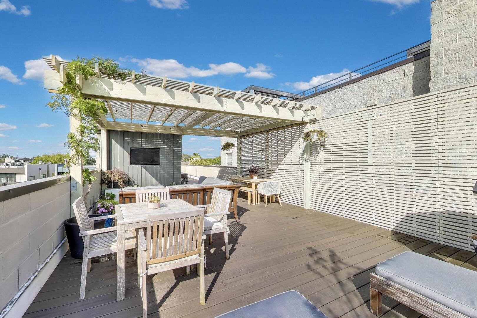 926 N Honore Street Unit: 2