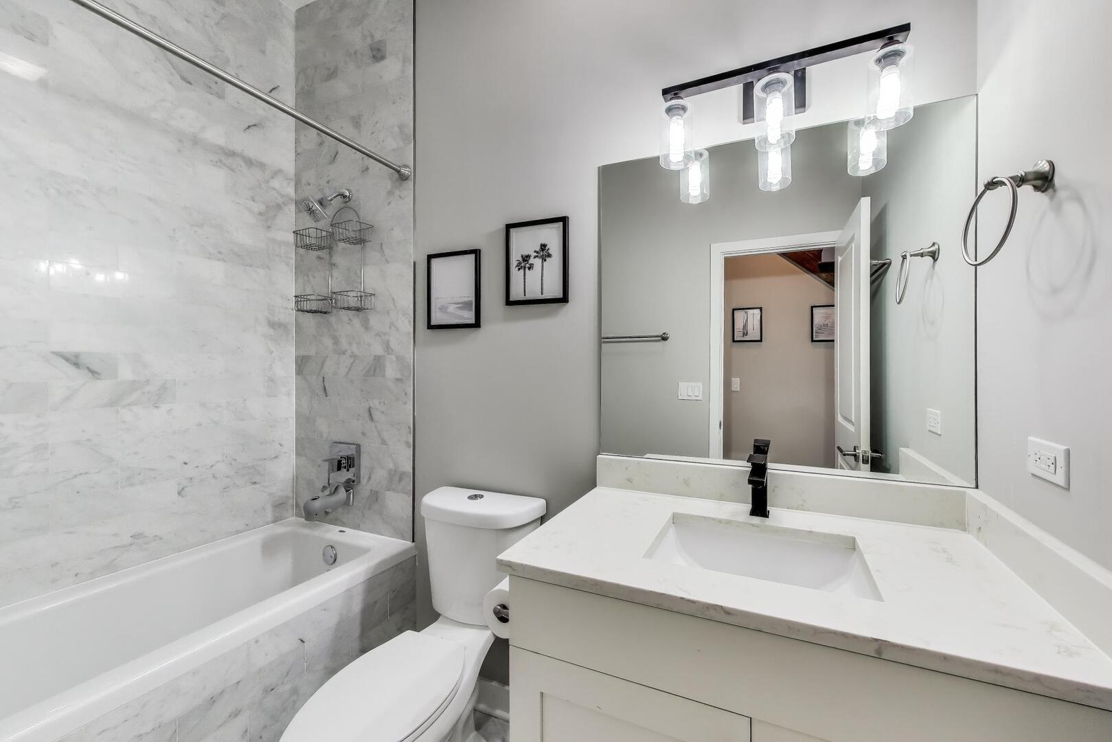 926 N Honore Street Unit: 2