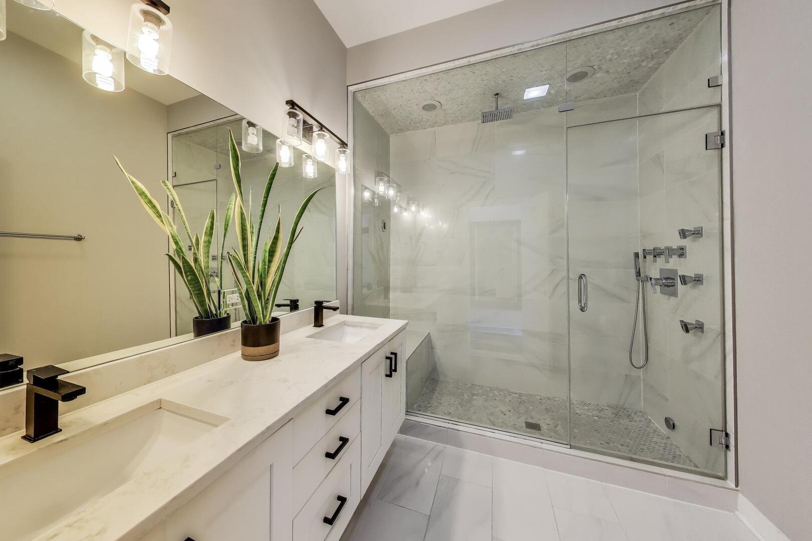 926 N Honore Street Unit: 2