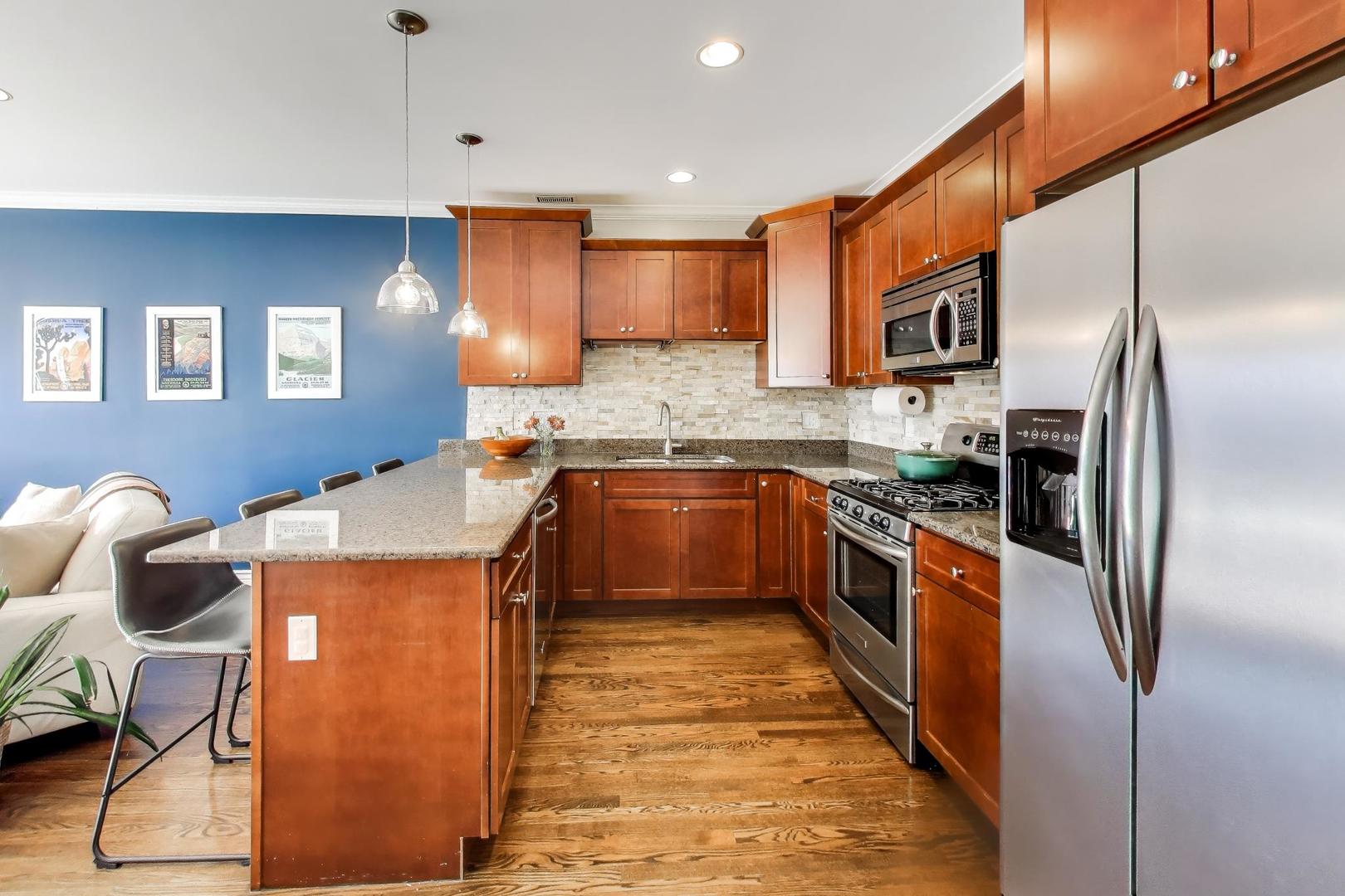 2332 W Belmont Avenue Unit: 4