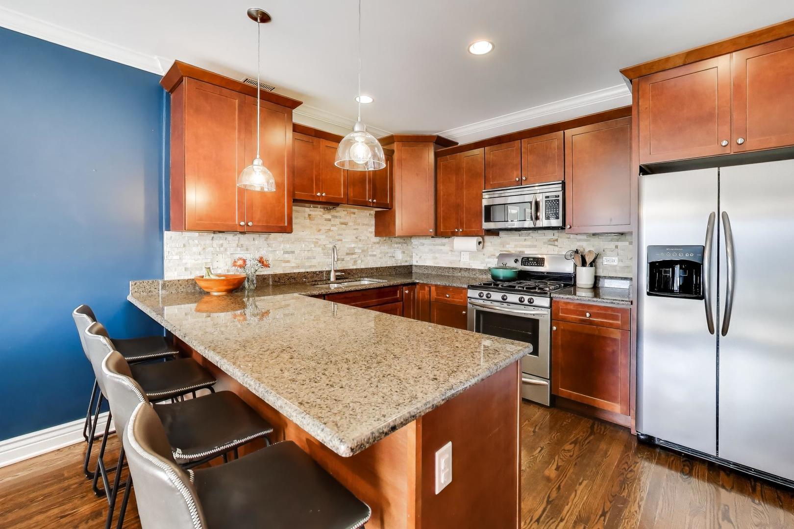 2332 W Belmont Avenue Unit: 4