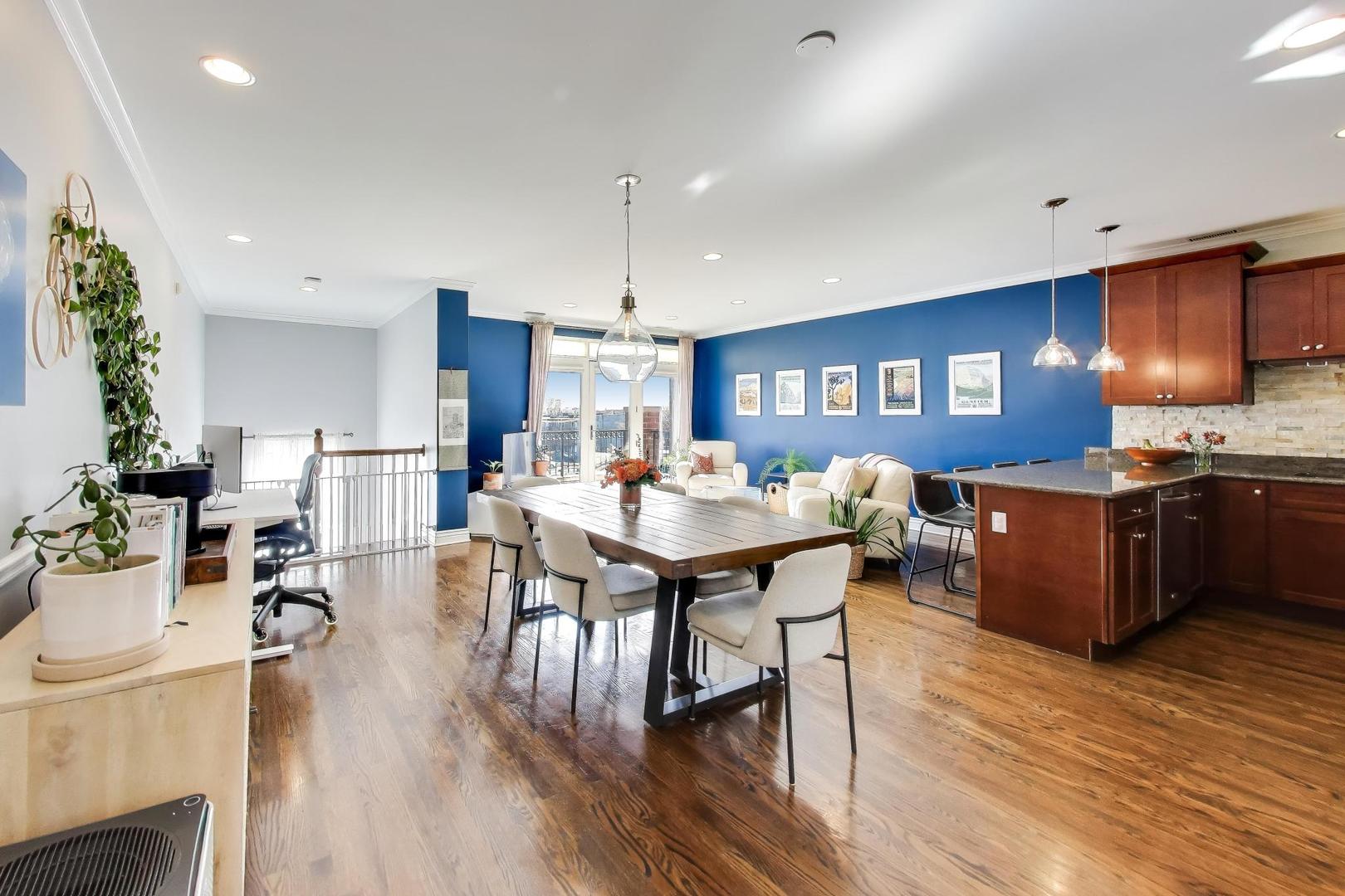 2332 W Belmont Avenue Unit: 4