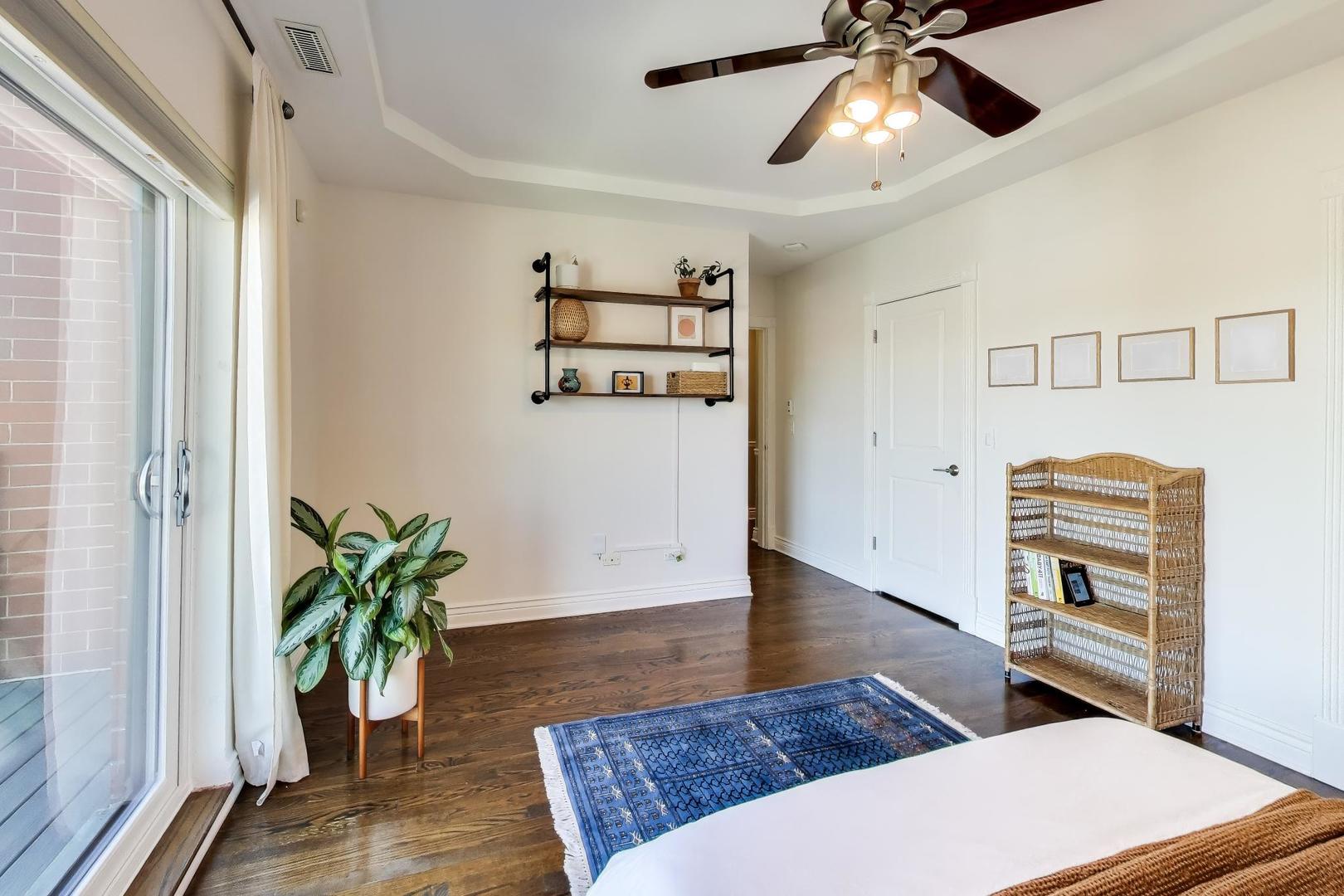 2332 W Belmont Avenue Unit: 4