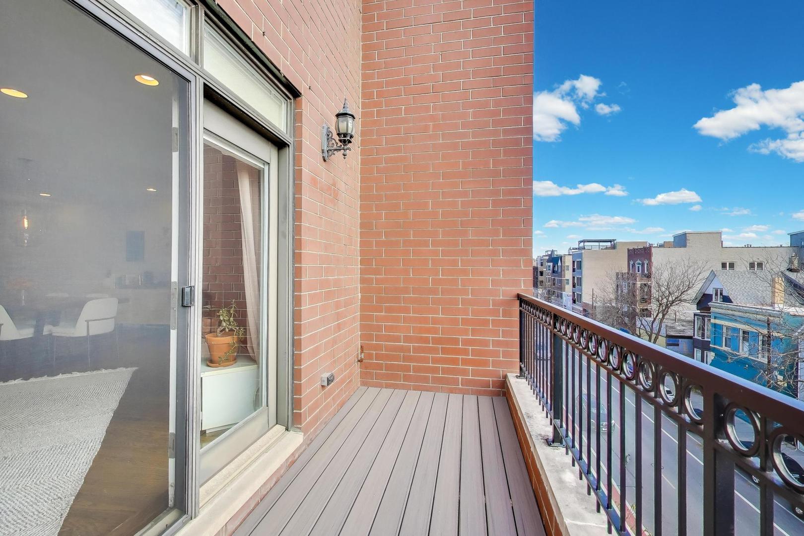 2332 W Belmont Avenue Unit: 4