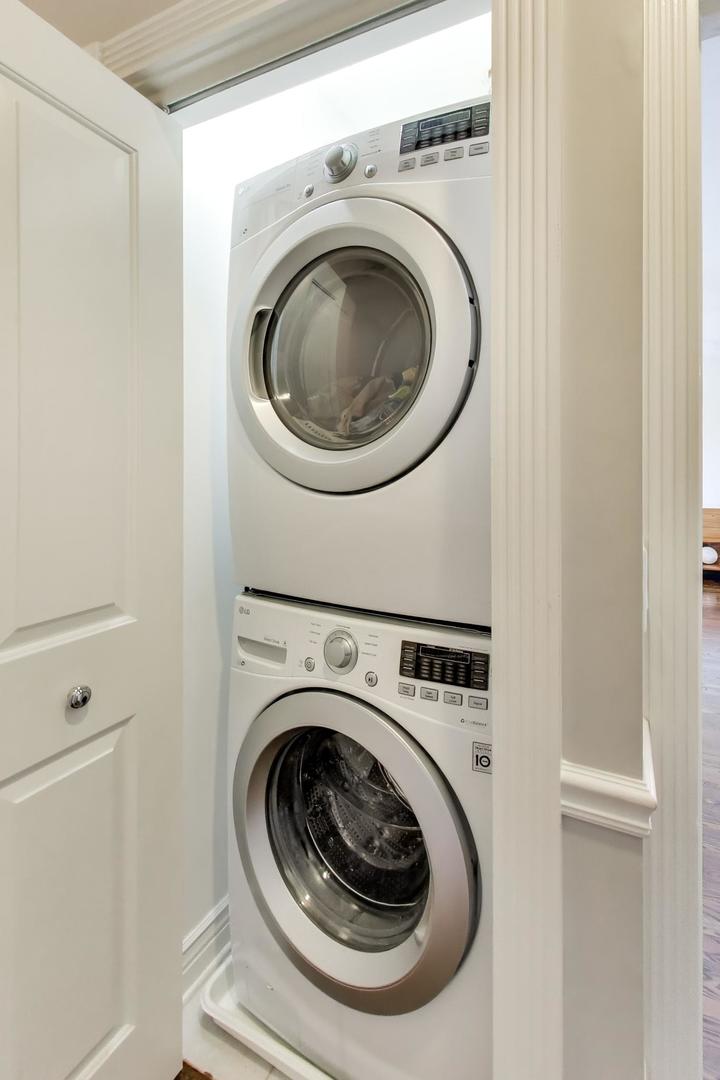 2332 W Belmont Avenue Unit: 4