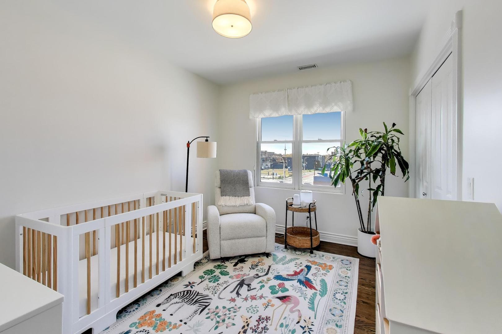 2332 W Belmont Avenue Unit: 4