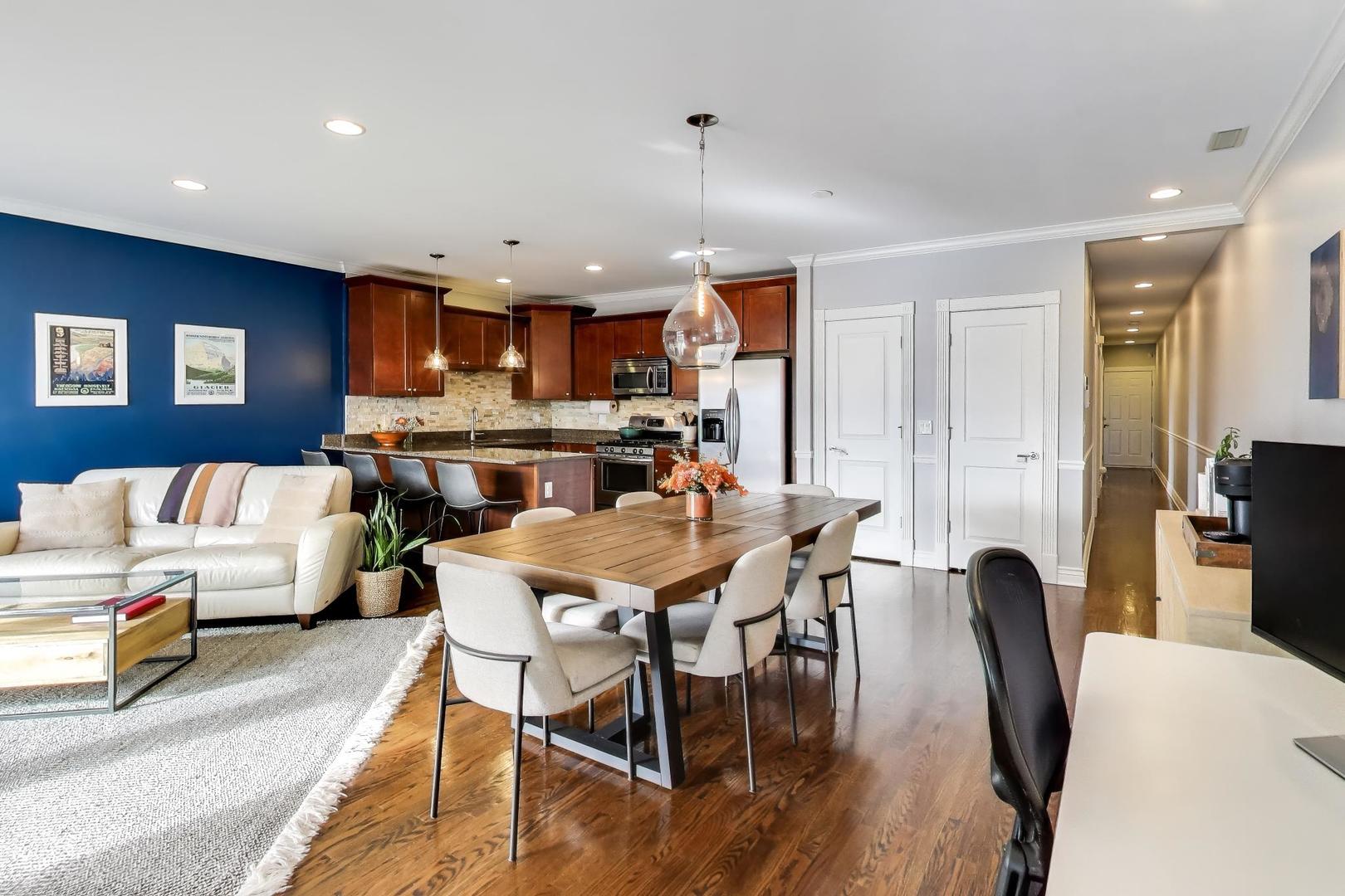 2332 W Belmont Avenue Unit: 4