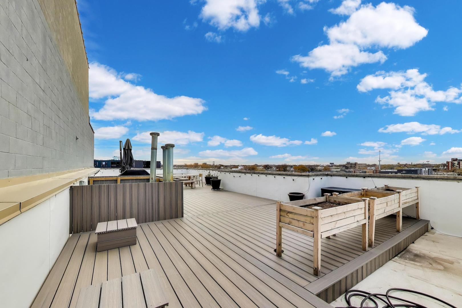 2332 W Belmont Avenue Unit: 4