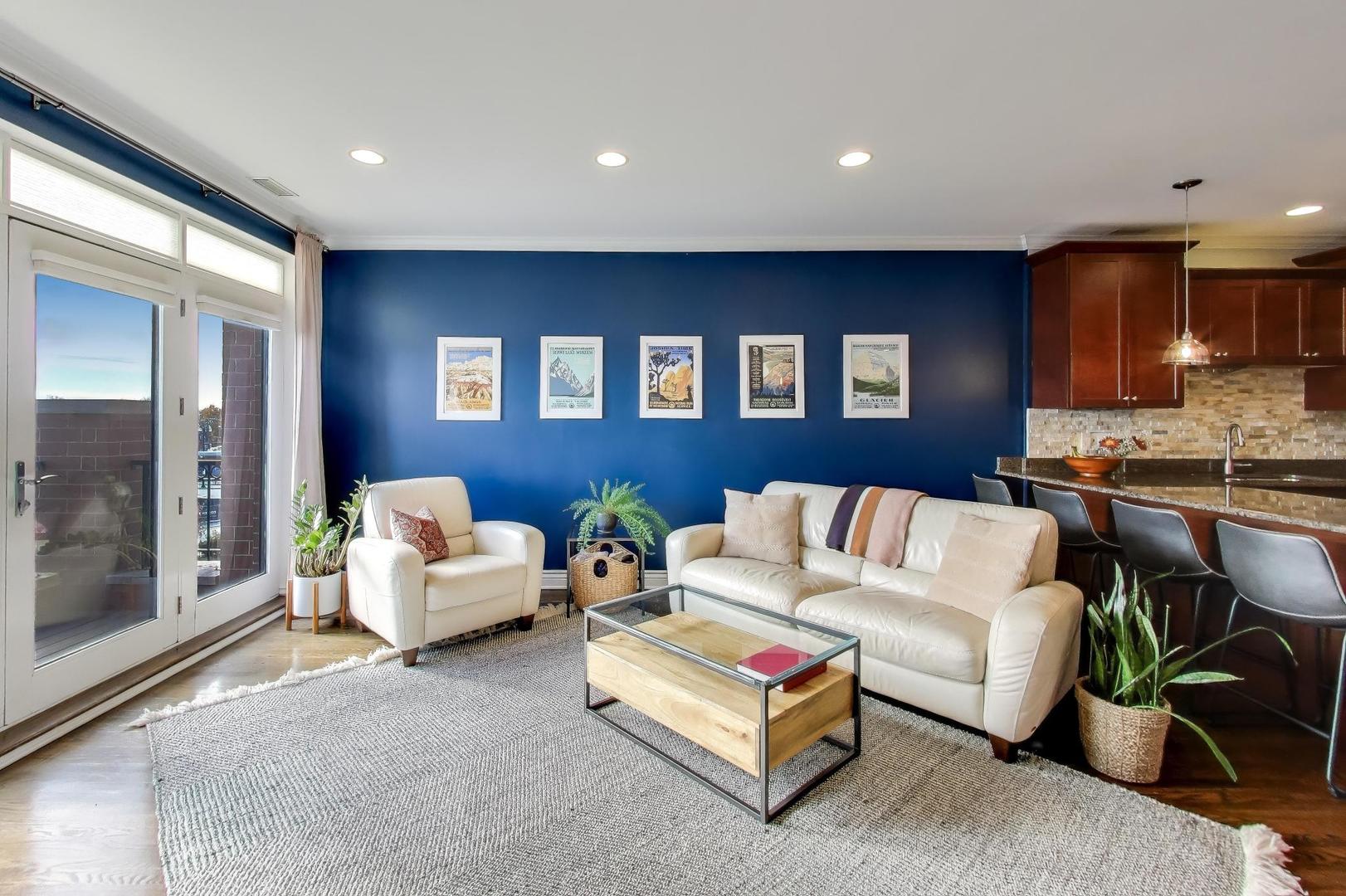 2332 W Belmont Avenue Unit: 4