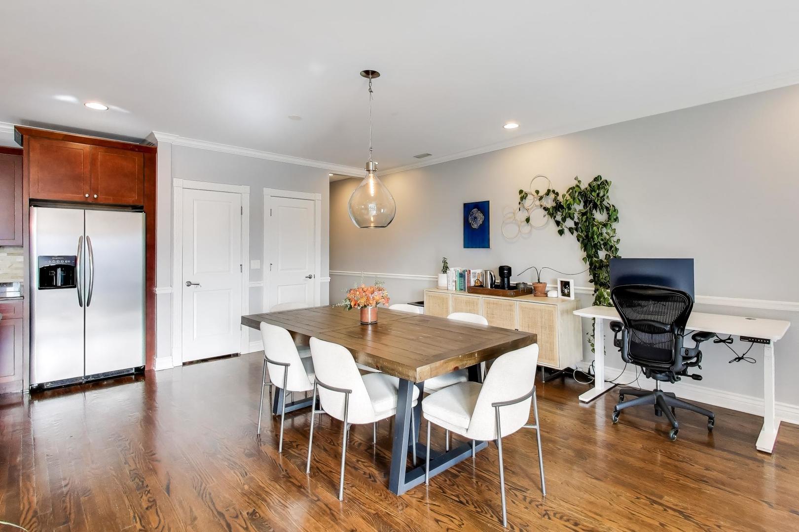 2332 W Belmont Avenue Unit: 4