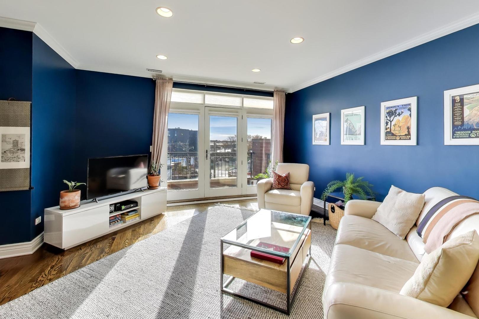 2332 W Belmont Avenue Unit: 4