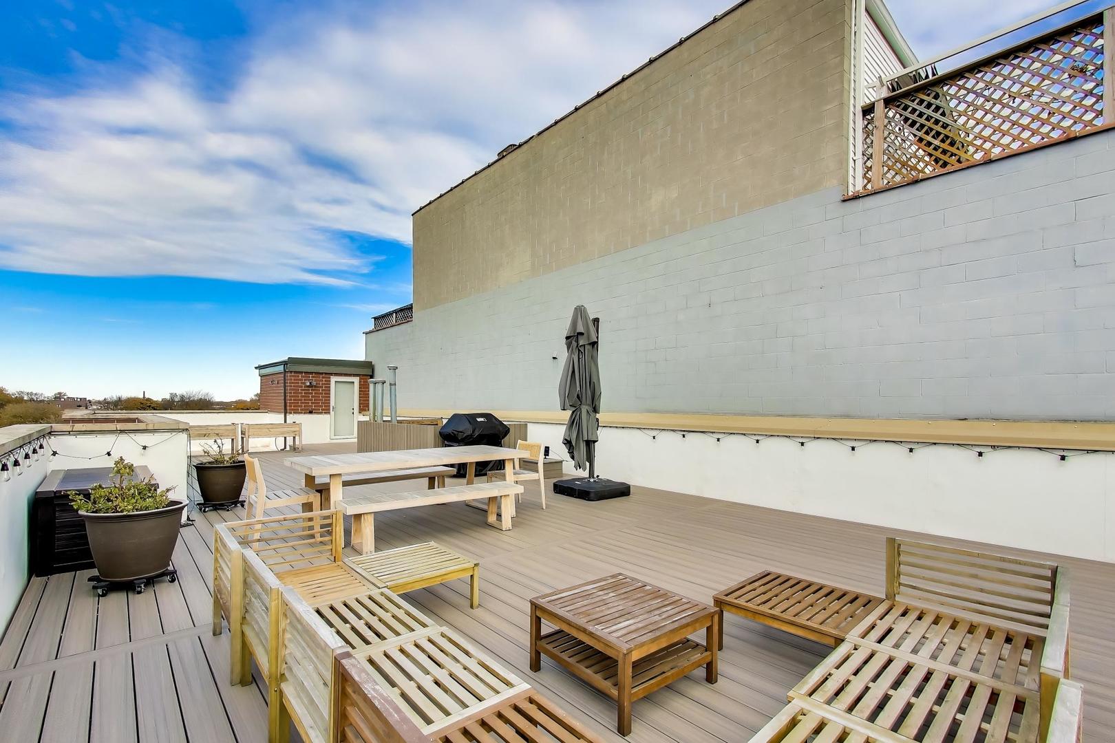 2332 W Belmont Avenue Unit: 4