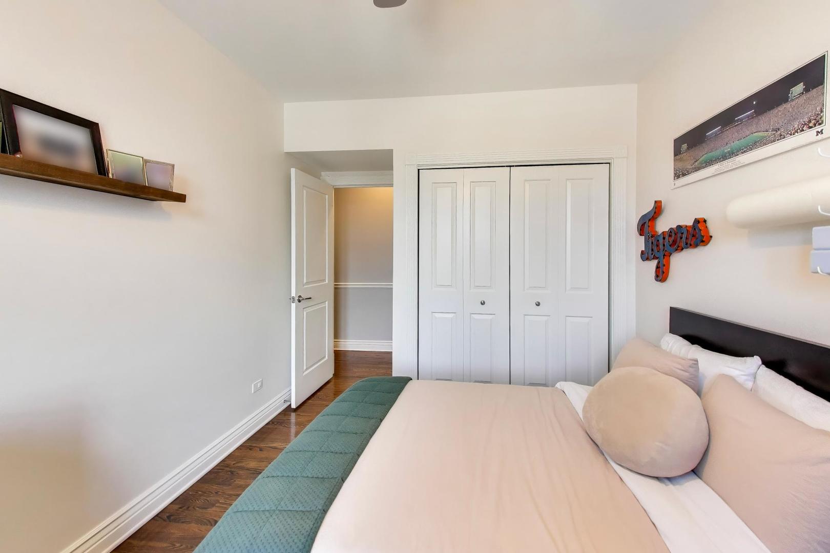 2332 W Belmont Avenue Unit: 4