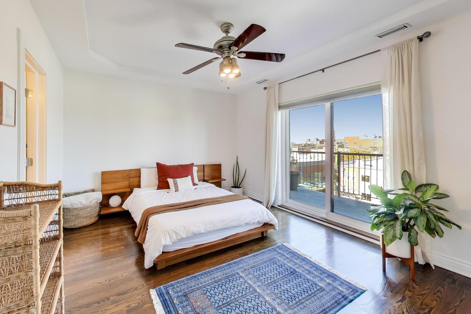 2332 W Belmont Avenue Unit: 4