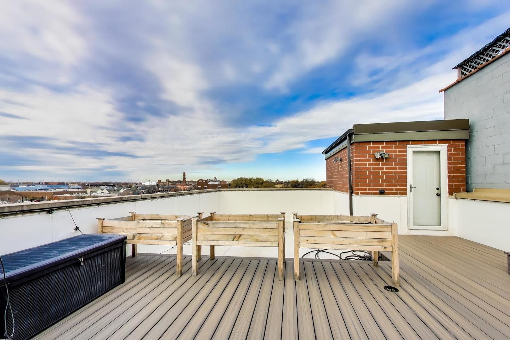 2332 W Belmont Avenue Unit: 4