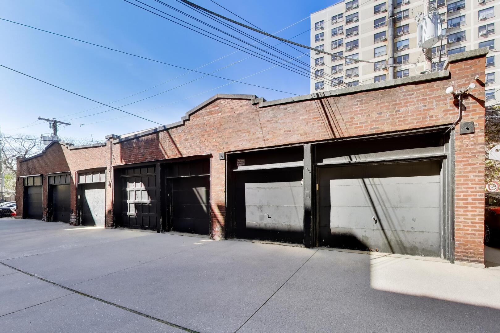 440 W Oakdale Avenue Unit: 1