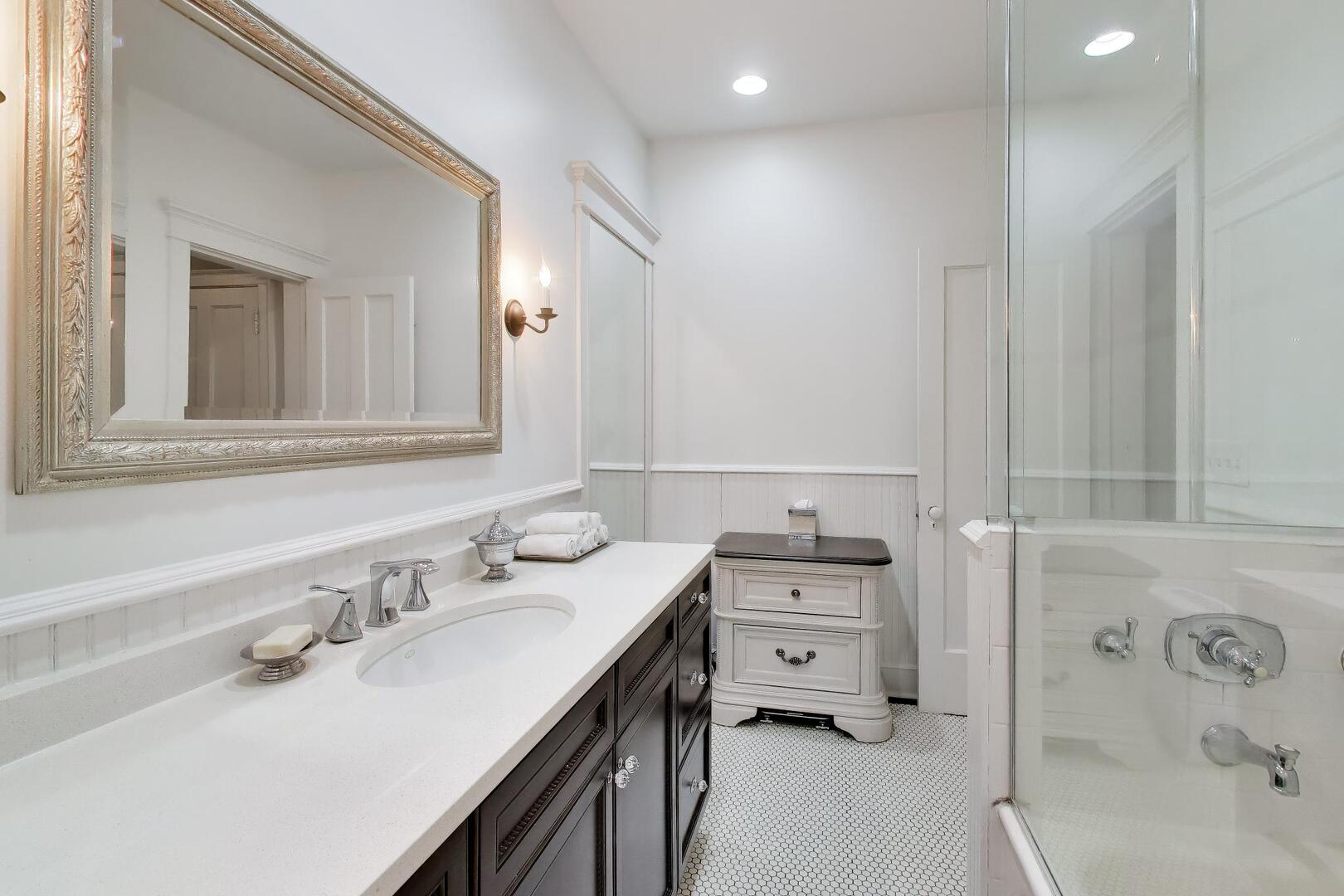 440 W Oakdale Avenue Unit: 1