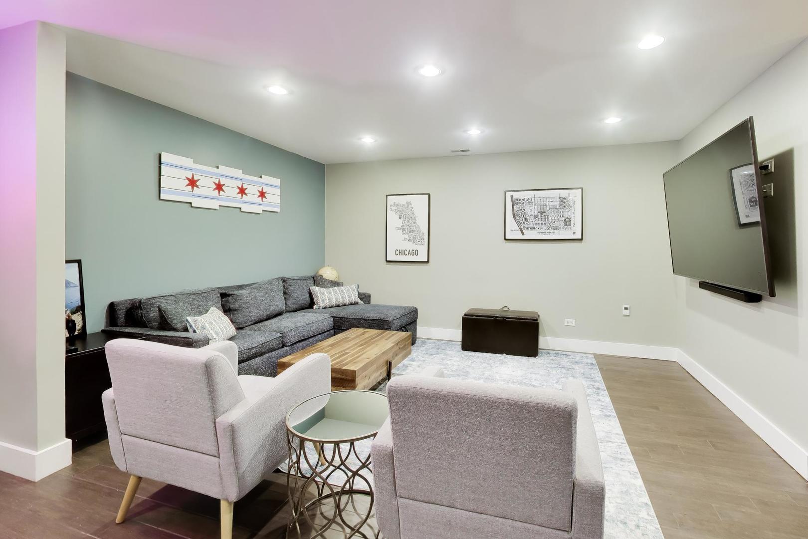 2241 W Melrose Street