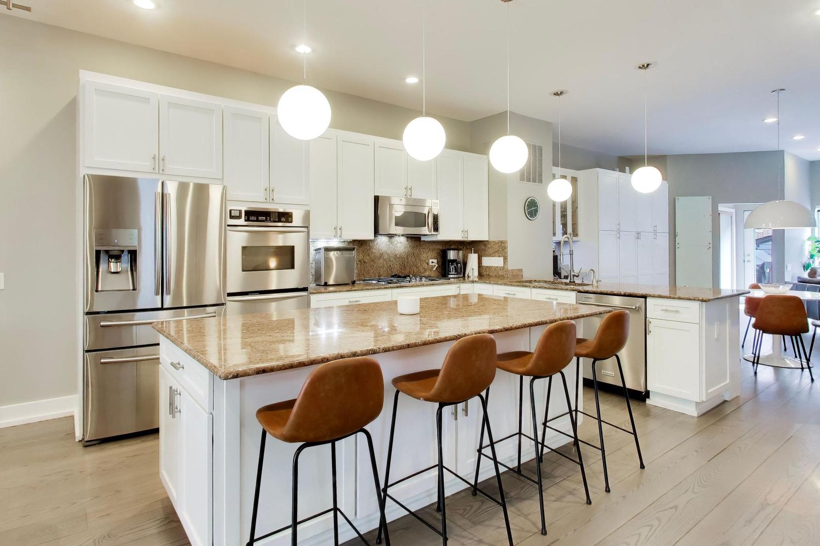 2241 W Melrose Street