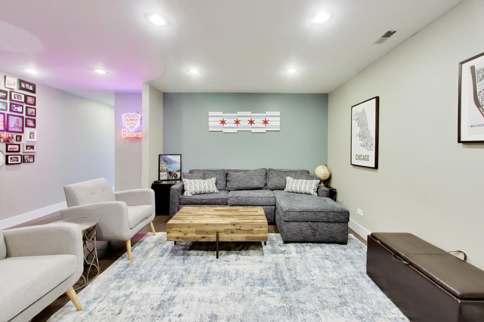 2241 W Melrose Street