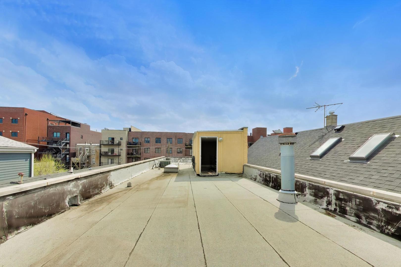 2241 W Melrose Street