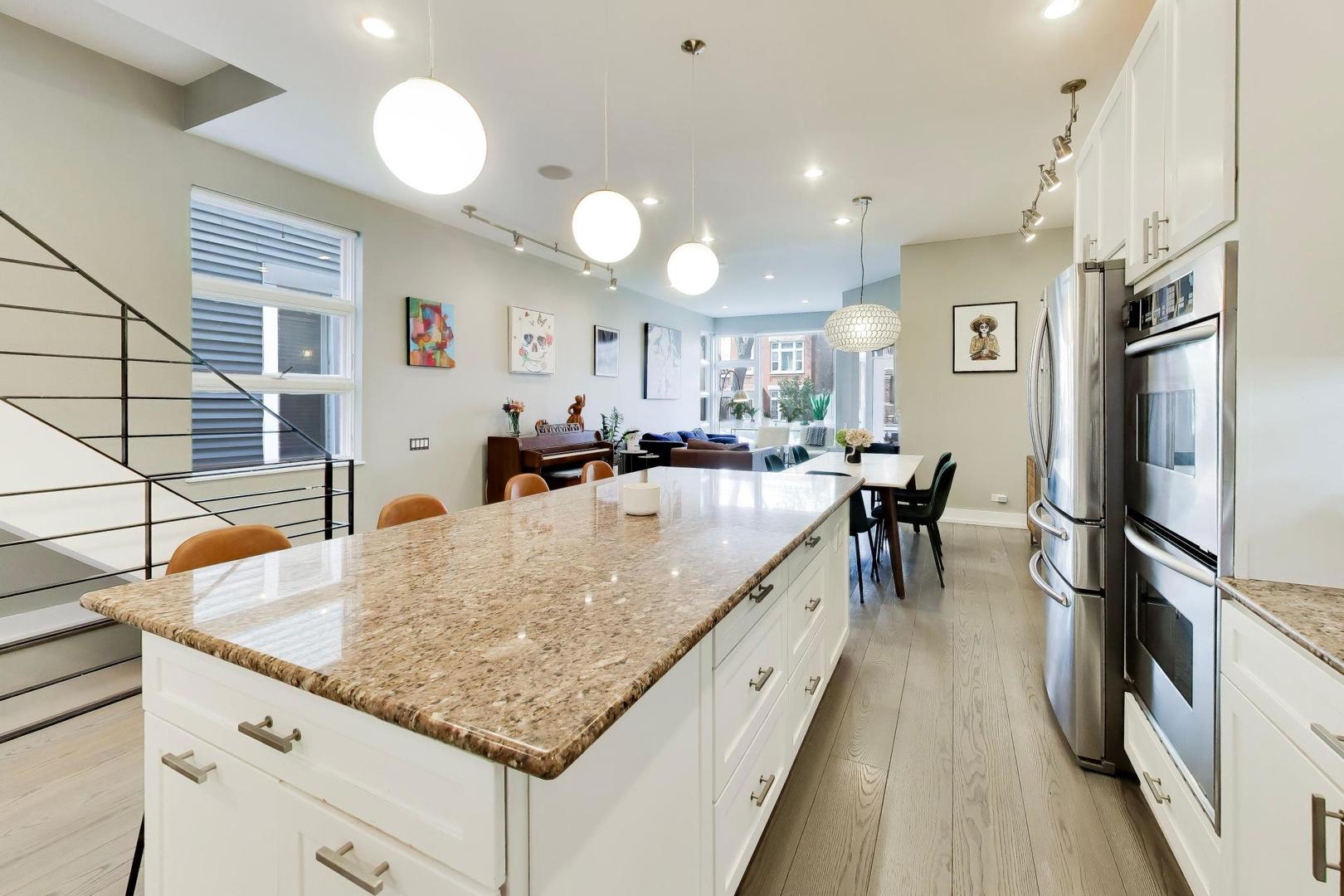 2241 W Melrose Street