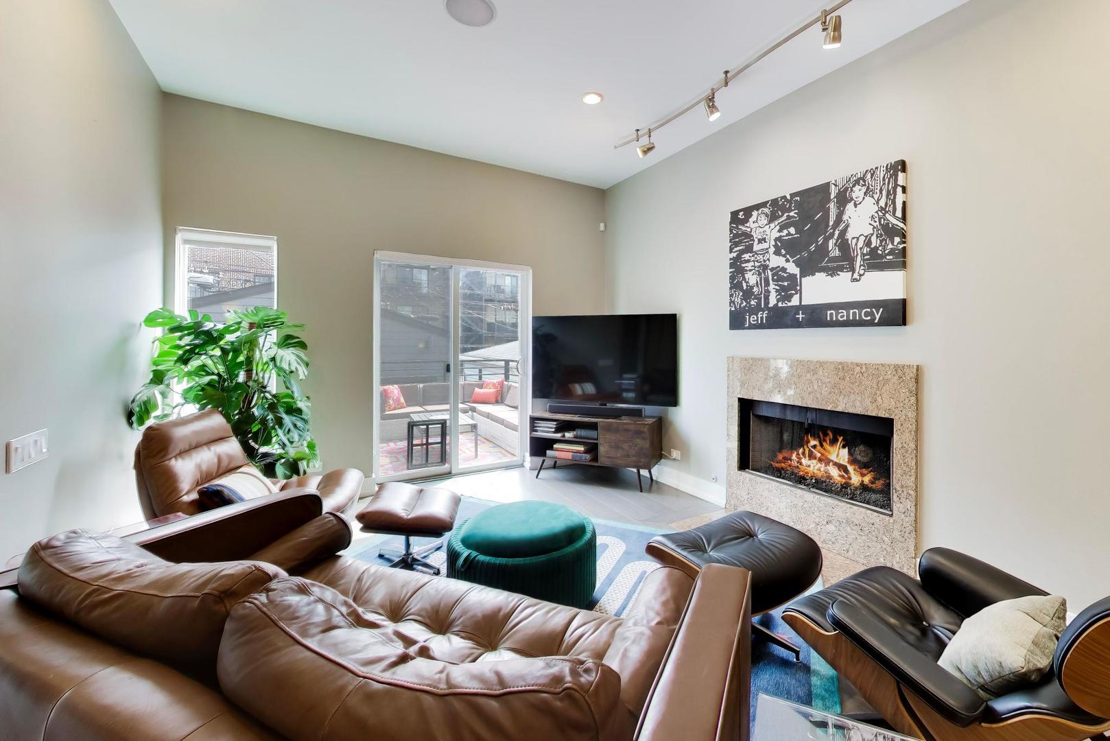 2241 W Melrose Street