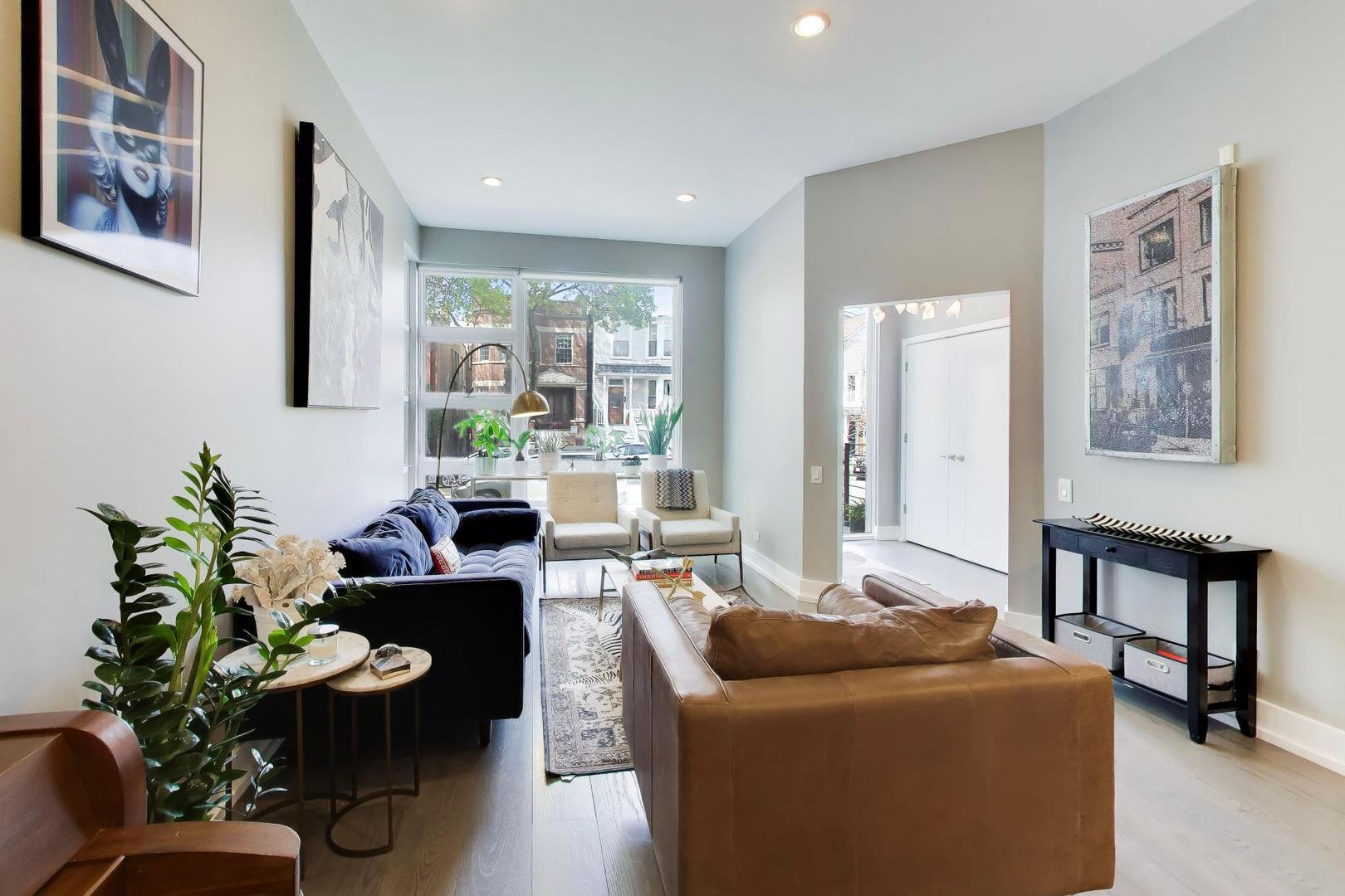 2241 W Melrose Street