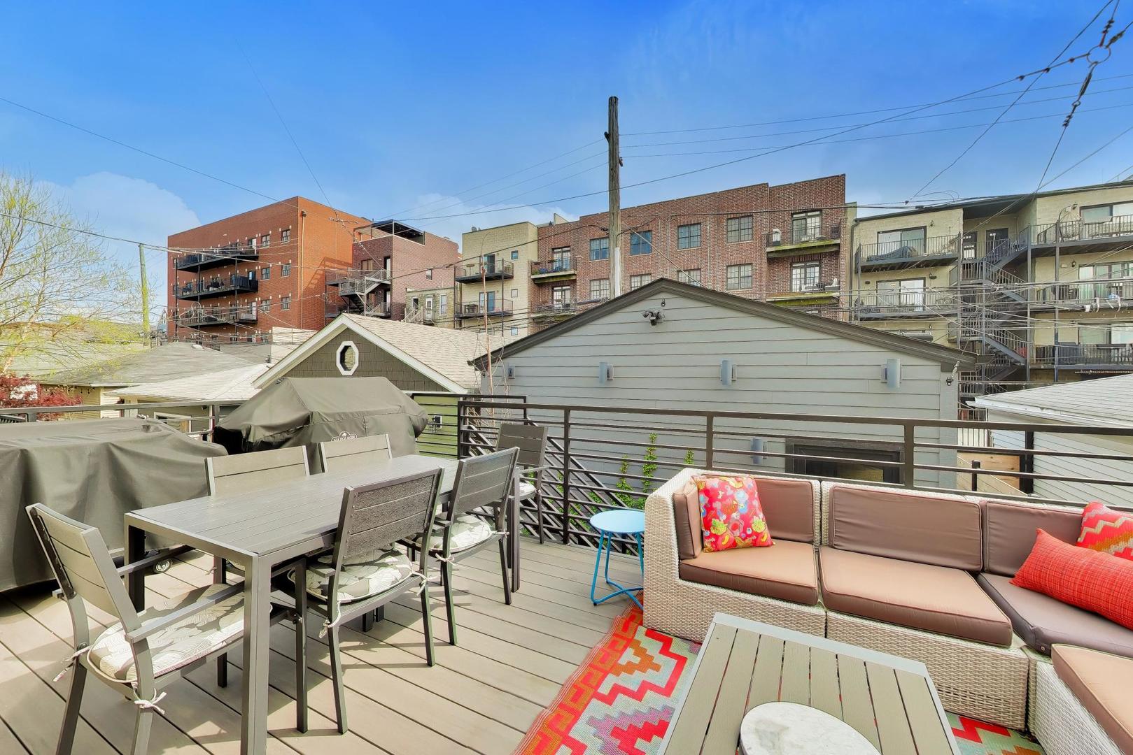 2241 W Melrose Street