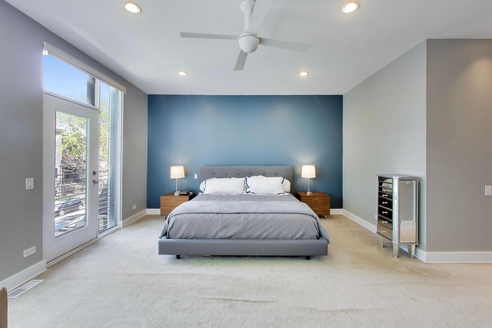 2241 W Melrose Street