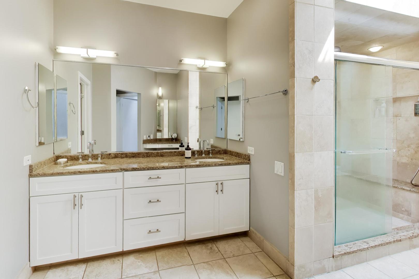 2241 W Melrose Street