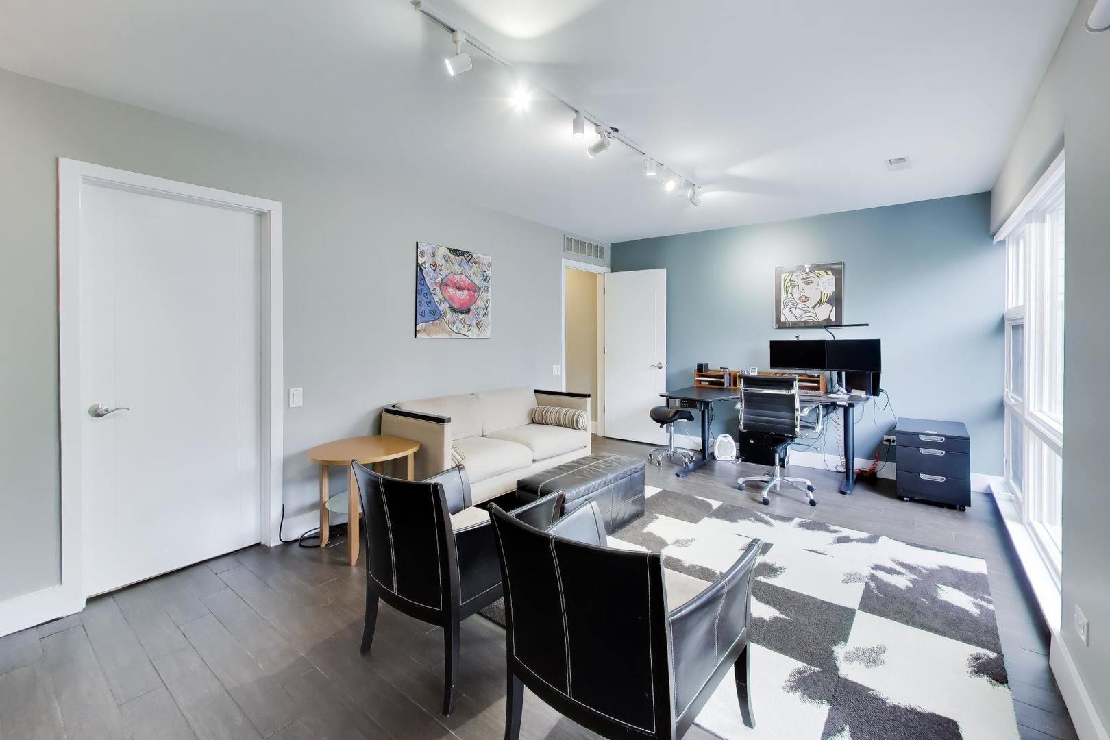 2241 W Melrose Street