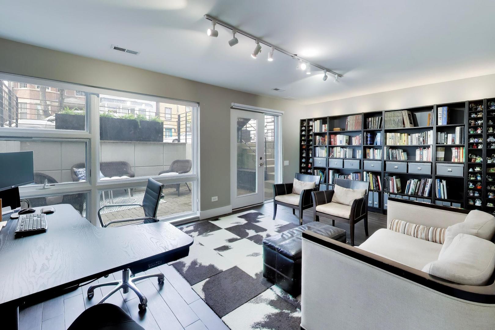 2241 W Melrose Street